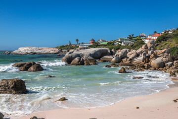Obraz premium Exposure of Boulders Beach aka Boulders Bay, popular spot because it is the only African beach where Penguins can be seen.