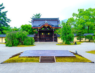 京都、大覚寺の石舞台と勅使門