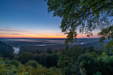 Blaue Stunde über den Isarauen in Schlederloh