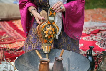 Obraz premium Making coffee in the traditional way among the Crimean Tatars