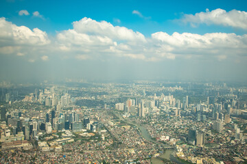 Fototapeta premium 飛行機から眺めるフィリピンマニラ首都圏の美しい風景Beautiful scenery of Metro Manila in the Philippines seen from an airplane