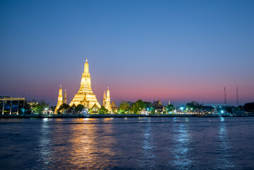 バンコクにあるワット・アルンのとても美しい夜景Beautiful night view of Wat Arun in Bangkok