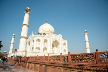 Obraz premium 人生で一度は行ってみたいタージマハルのとても美しい風景The beautiful scenery of the Taj Mahal that you should visit at least once in your life