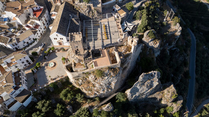 vista a&eacute;rea del municipio de Zuheros en la provincia de C&oacute;rdoba, Andaluc&iacute;a