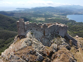 La fortezza del Volterraio vista col drone - Isola d'Elba