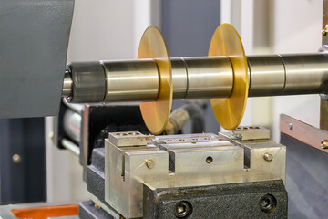 The horizontal milling machine working with double cutter.