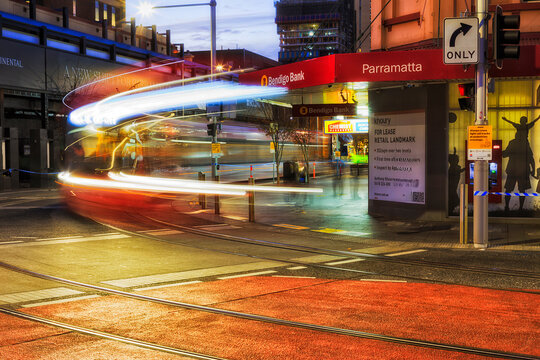 Parra Blurred Tram Ed