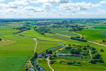 Obraz premium Das Egautal nahe Ballmertshofen bei Dischingen im Kreis Heidenheim im Luftbild