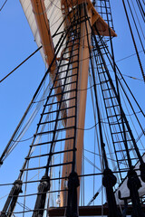 Obraz premium rigging of a vintage sailing ship