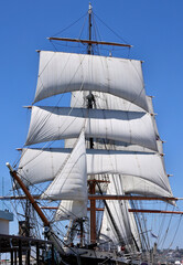 Fototapeta premium vintage tall ship under full sail
