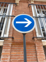 traffic arrow sign for one way direction to right