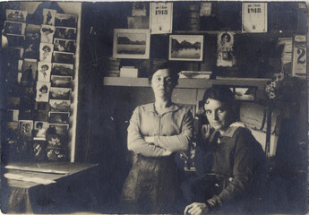 VINTAGE PHOTO WITH TWO WOMEN POSING