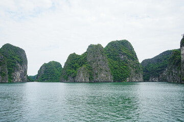 Ha Long Bay in Hanoi, Vietnam - ベトナム ハノイ ハロン湾

