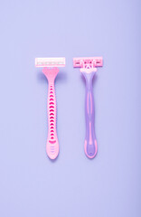  women's razors on a purple background