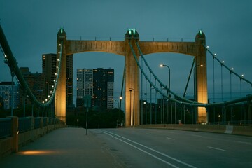 Fototapeta premium Hennepin Avenue Bridge at night, Minneapolis, Minnesota