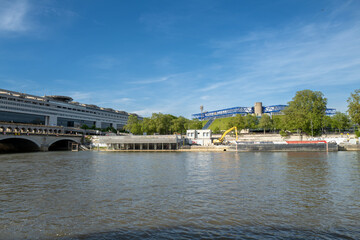 Fototapeta premium vue de la Seine au niveau du site Bercy à Paris en France