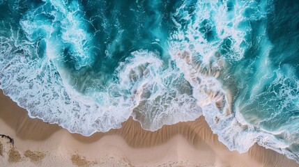 Obraz premium Aerial view of turquoise waves crashing on sandy beach