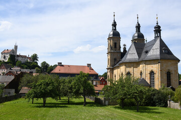 Ortsblick von dem Wallfahrtsort 91327 Gößweinstein in der Fränkischen Schweiz, Mittelfranken, Bayern, Deutschland, Europa mit der Basilika Heilige Dreifaltigkeit und der Burg im Erzbistum Bamberg