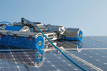 Reinigung von Photovoltaikanlage mit einem Roboter, Freiflächen