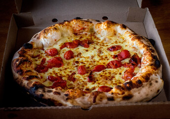 Pizza Napolitana con tomates 