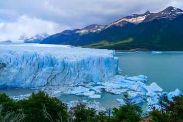 Obraz premium View of Perito Moreno Glacier with pieces of ice floating in the water, Los Glaciares National Park, Argentina