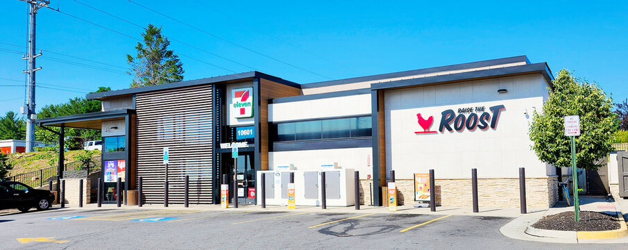  7-Eleven with Raise the Roost Restaurant, Manassas, VA, USA