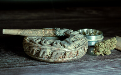 Paraphernalia of a cannabis smoker