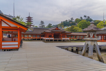 日本の広島にある、厳島神社の風景
