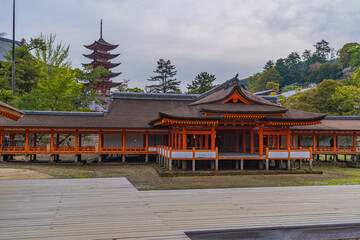 Fototapeta premium 広島の宮島にある厳島神社の風景