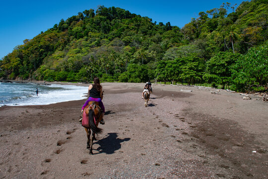 cabalgata junto al mar
