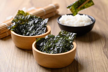 Dried seaweed sheet eating with rice, Asian food