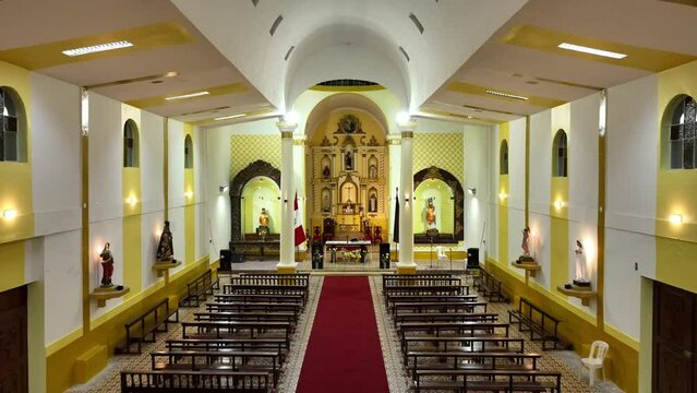 interior de iglesia remodelada pacora