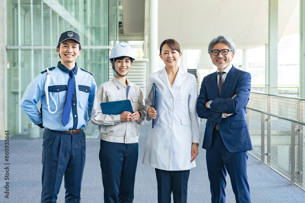 Poster 笑顔で並ぶ様々な職業の人々（ビジネスマン・エンジニア・研究者・警備員）