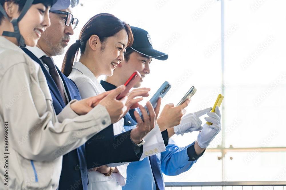 Poster スマホを使う様々な職業の人々（ビジネスマン・エンジニア・研究者・警備員）