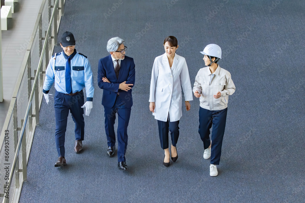 Poster ロビーを歩く様々な職業の人々（ビジネスマン・エンジニア・研究者・警備員）