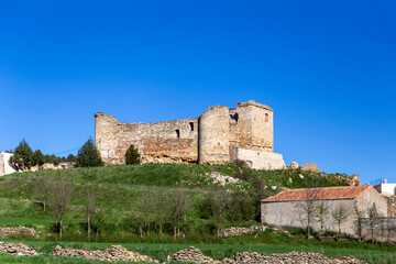 Obraz premium View of the 12th century Malasombra castle in Estables. Guadalajara, Castile la Mancha, Spain.