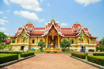 Obraz premium ラオスの首都ヴィエンチャンにある美しい寺院の風景Beautiful temple scenery in Vientiane, the capital of Laos