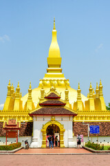 Naklejka premium ラオスの首都ヴィエンチャンにあるタート・ルアンのとても美しい風景The beautiful scenery of That Luang in Vientiane, the capital of Laos