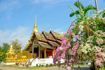 Naklejka premium タイチェンマイにあるワット・プラシン寺院の美しい風景Beautiful scenery of Wat Phra Singh temple in Chiang Mai, Thailand