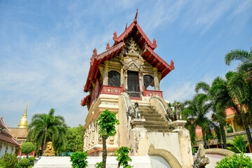 Fototapeta premium タイチェンマイにあるワット・プラシン寺院の美しい風景Beautiful scenery of Wat Phra Singh temple in Chiang Mai, Thailand