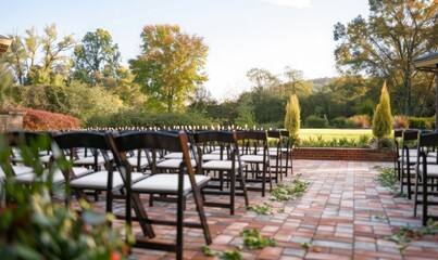 Obraz premium Scenic outdoor wedding venue with rows of chairs and a picturesque backdrop