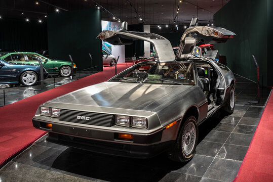 2024. 4. 12. 대한민국 경기도 용인시에서 촬영, 들로리언(DMC 12), 1981년 미국에서 생산, 삼성화재 모빌리티뮤지엄에 전시-Delorean (DMC 12), manufactured in the USA in 1981, on display at the Samsung Fire & Marine Insurance Mobility Museum