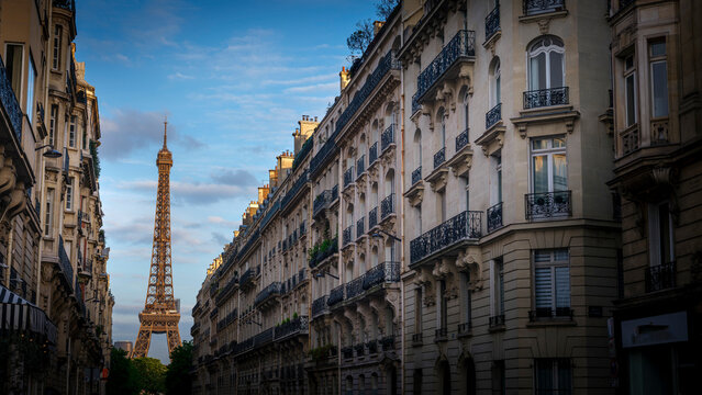 France, Ile-de-France, Paris,Old town apartments with Eiffel Tower in background