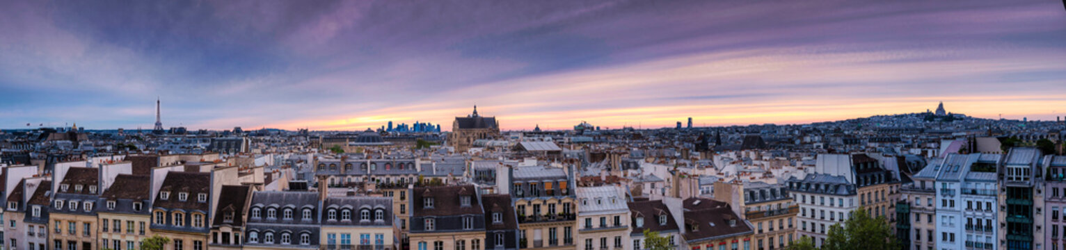 France, Ile-de-France, Paris, Panoramic view of old town apartments at dusk