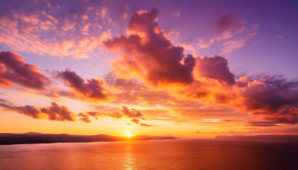 Obraz premium Sunset on the sea. Beautiful cloudscape over the sea.