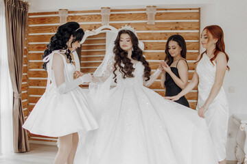 Naklejka premium A bride is getting ready for her wedding with her bridesmaids