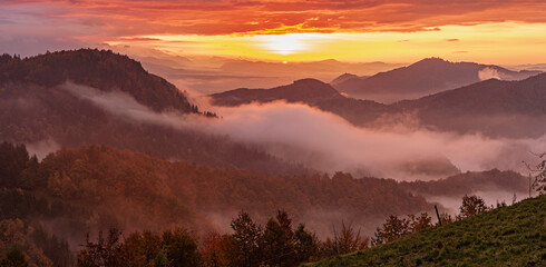 Obraz premium Misty mountain landscape