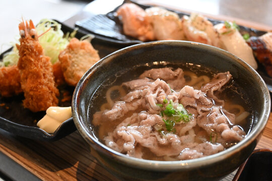 肉うどん定食