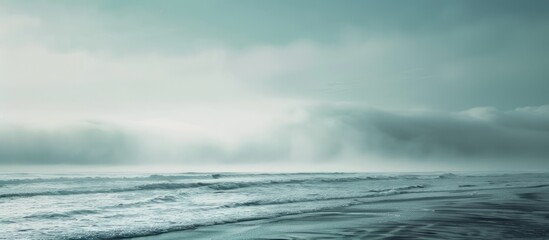 Obraz premium Overcast sky providing a backdrop, suitable for copy space image.