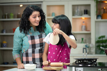  Indian Mom Amazed Seeing Roti Prepared By Her Daughter